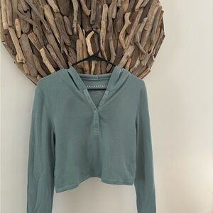 Teal cropped long sleeve hooded shirt, size L